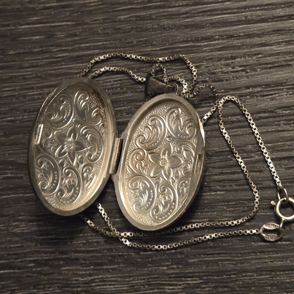 Vintage 925 silver Floral filigree locket - Picture 4 of 6